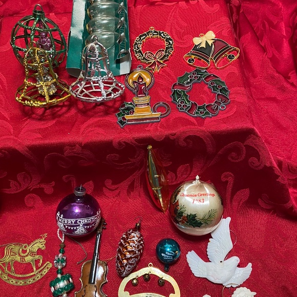 Assorted Christmas Holiday Decorations - Picture 1 of 6